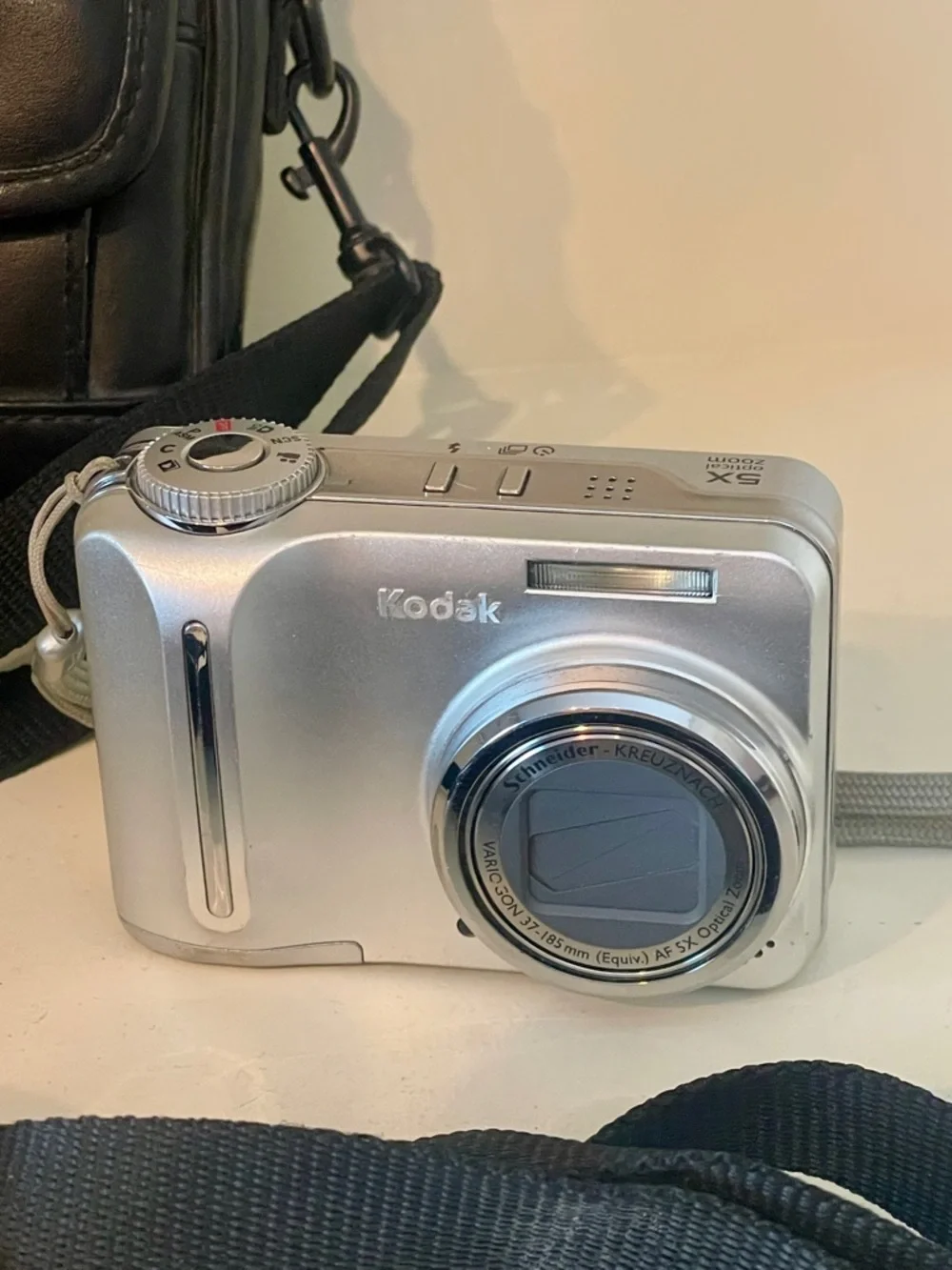 Kodak Digital Camera EasyShare 875 with case NOT WORKING parts only